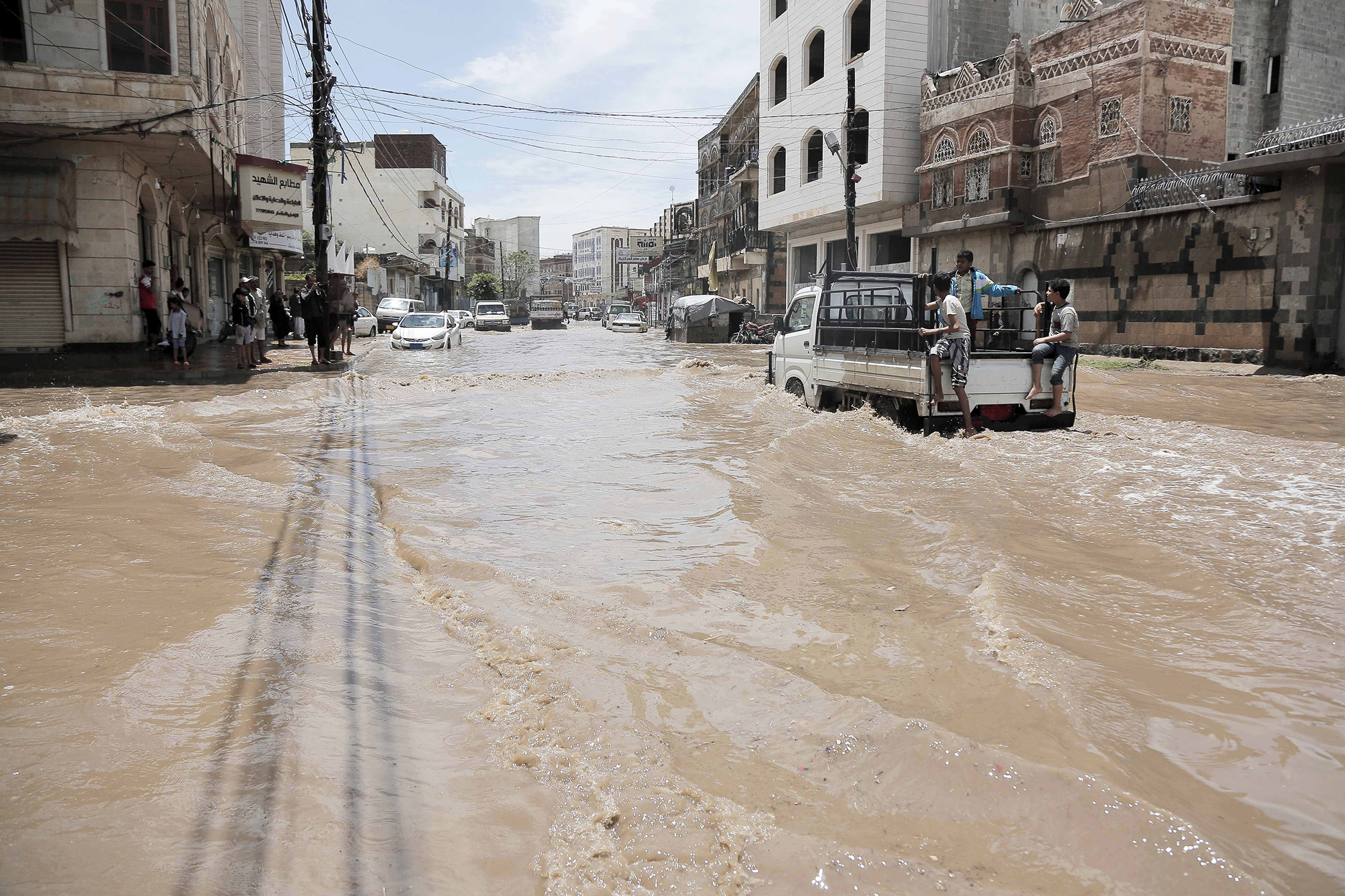 "رغم الحرارة الشديدة".. مصر تتعرض لأمطار غزيرة بشكل مفاجئ