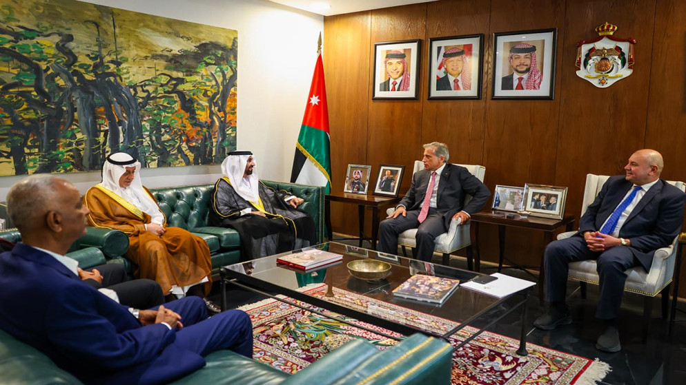 رئيس الوزراء: تثبيت الفلسطينيين على أرضهم أولوية قصوى