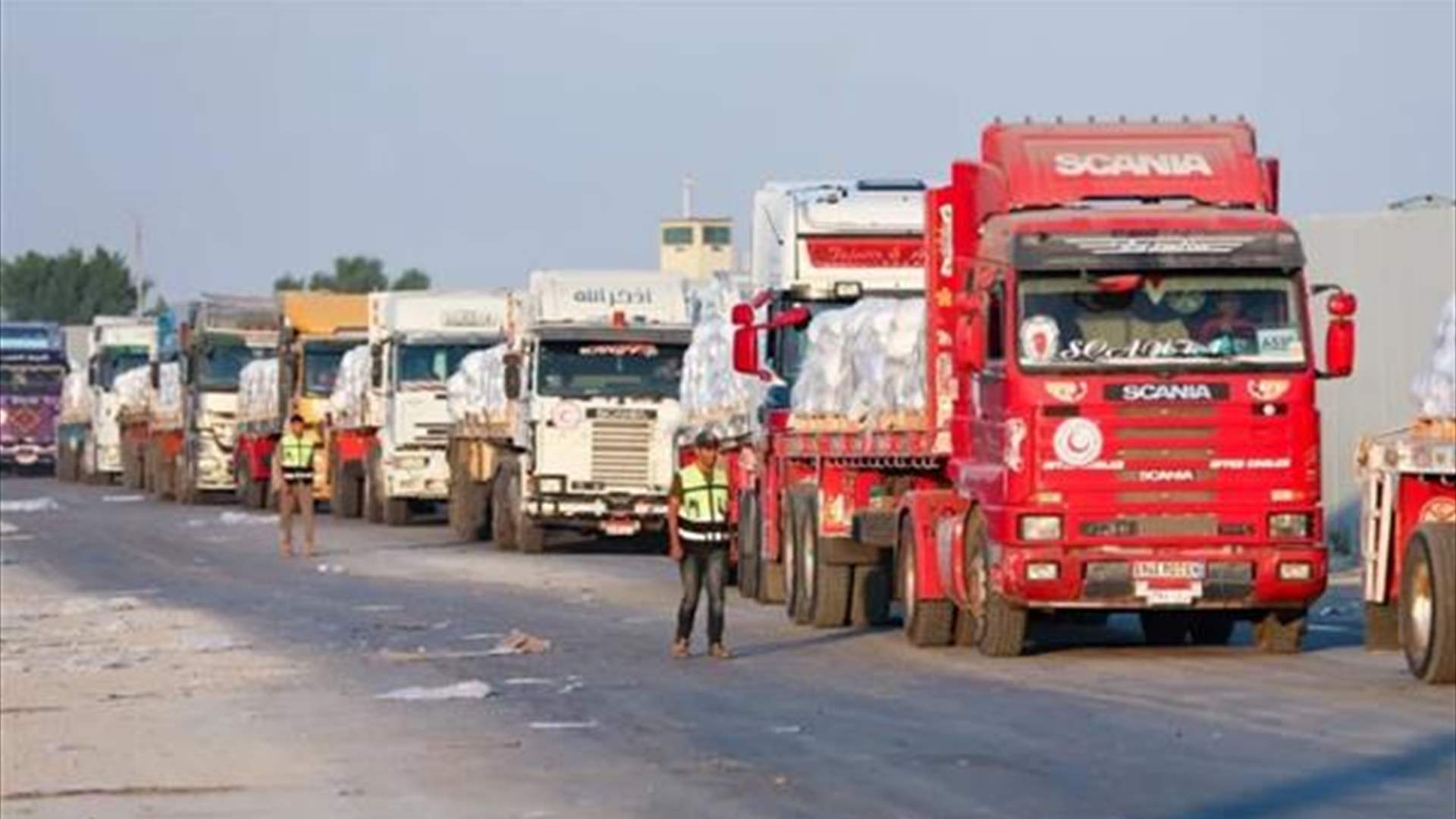 نحو 6000 شاحنة محمّلة بالمساعدات الغذائية جاهزة للدخول إلى غزة