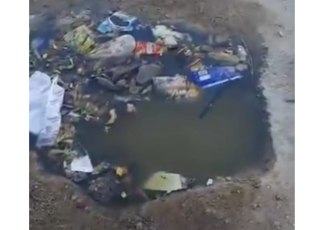 جرش .. سكان حي الاسكان يشكون فيضان منهل صرف صحي