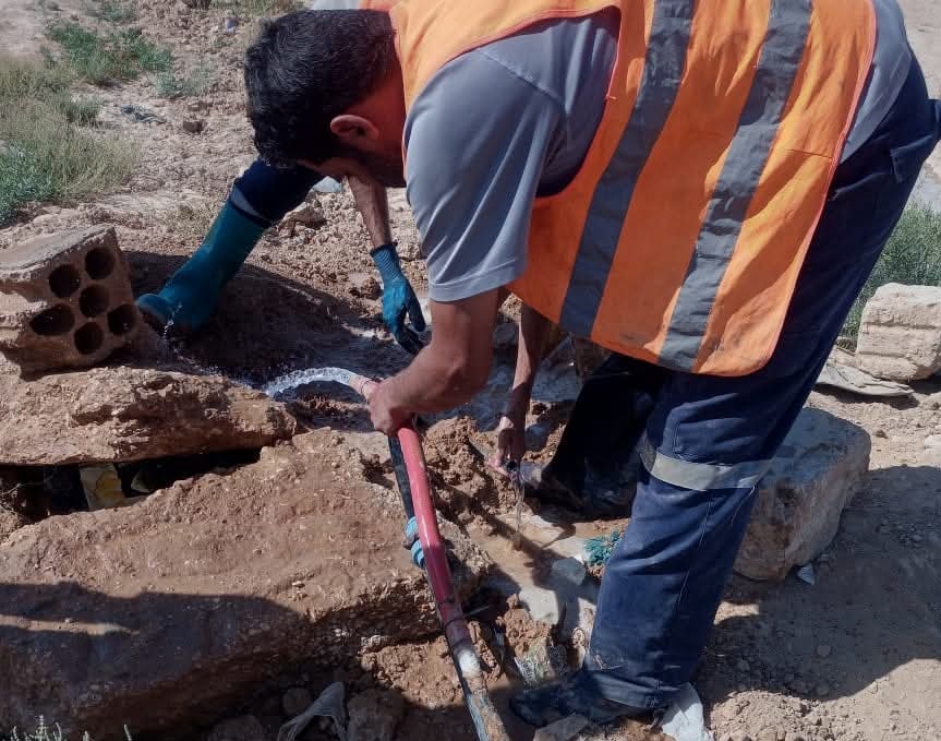 "المياه" تنفذ حملة لضبط اعتداءات على الخطوط في الزرقاء (صور)