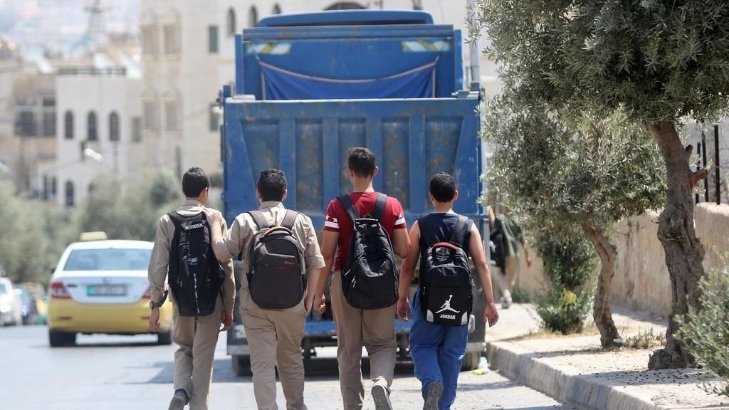 مديرة مدرسة في الرصيفة تهدد الطلبة بفضح أسماء أمهاتهم عبر الميكروفون