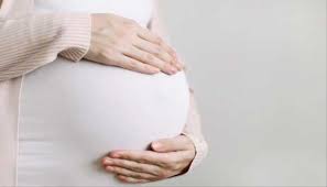 سجن إيطالية زعمت الحمل 17 مرة للحصول على إعانات الأمومة