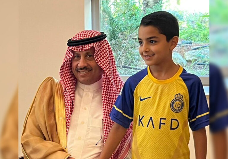 أمير سعودي يستجيب لتحقيق رغبة طفل فلسطيني من مشجعي النصر