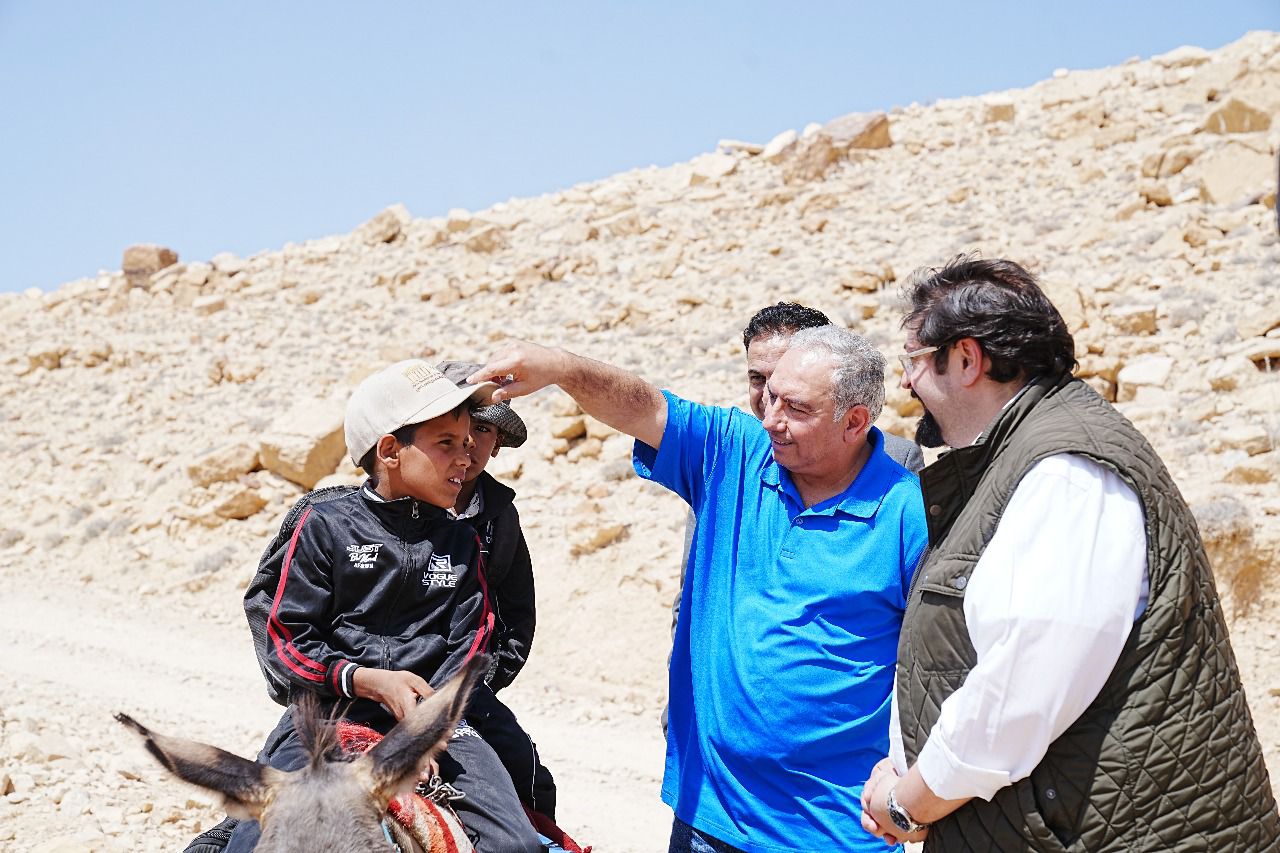 البريزات يتفقد أوضاع العائلات القاطنة في البطحاء جنوب غرب البترا (صور)