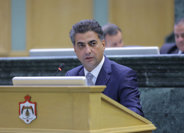 الخصاونة : تقدمت بمشروع للحكومة لتحويل بلديات اربد والزرقاء الى امانة